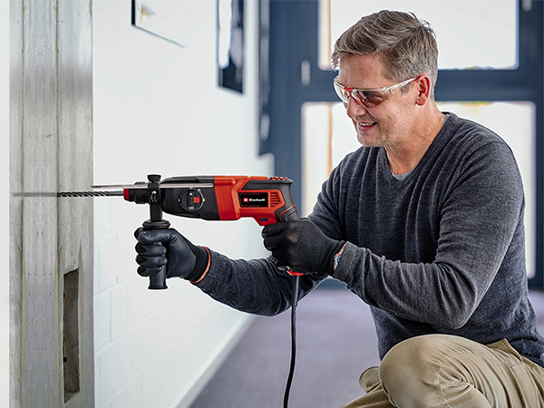 Powerful rotary hammer for home use