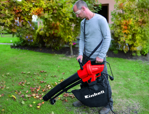 einhell-classic-electric-leaf-vacuum-3433290-example_usage-101