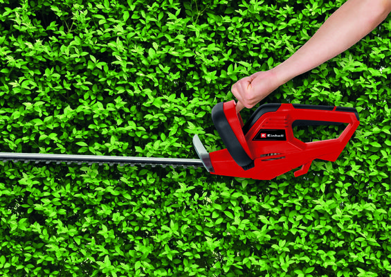 einhell-classic-electric-hedge-trimmer-3403460-example_usage-101