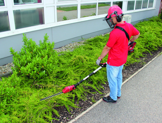 einhell-expert-plus-cl-telescopic-hedge-trimmer-3410820-example_usage-102