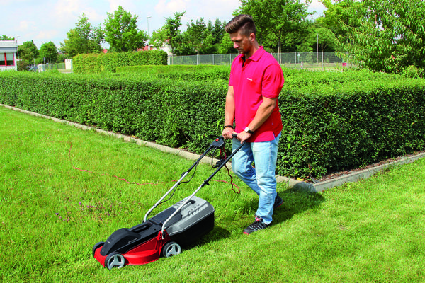 einhell-classic-electric-lawn-mower-3400122-example_usage-103