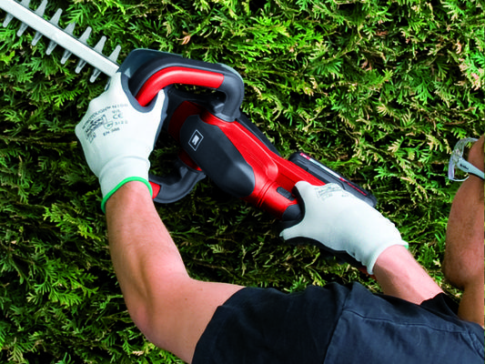 einhell-expert-plus-cordless-hedge-trimmer-3410649-example_usage-102