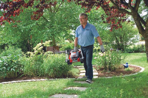 einhell-expert-cordless-lawn-mower-3413060-example_usage-102