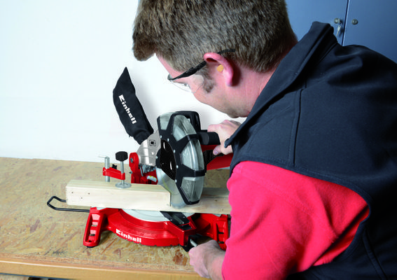 einhell-classic-mitre-saw-4300850-example_usage-101
