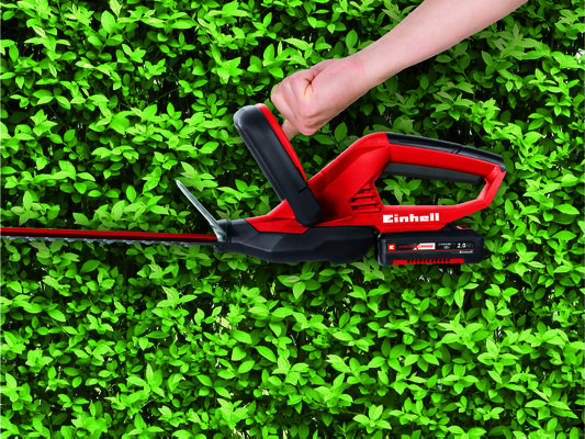einhell-classic-cordless-hedge-trimmer-3410642-example_usage-001