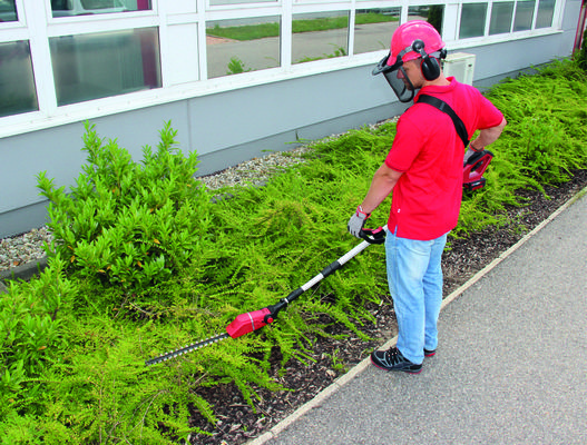 einhell-expert-plus-cl-telescopic-hedge-trimmer-3410865-example_usage-101