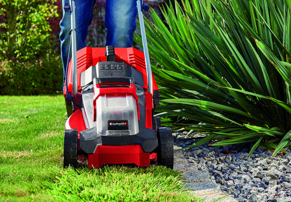einhell-expert-cordless-lawn-mower-3413155-example_usage-102