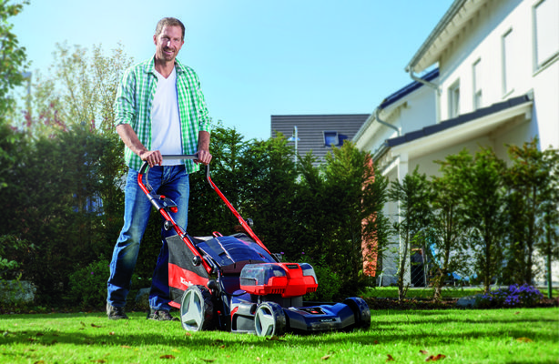 einhell-expert-plus-cordless-lawn-mower-3413160-example_usage-102