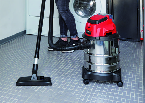 einhell-classic-cordl-wet-dry-vacuum-cleaner-2347130-example_usage-101