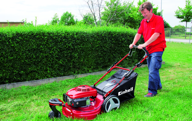 einhell-classic-petrol-lawn-mower-3404390-example_usage-101