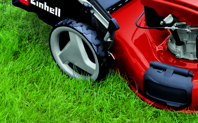einhell-classic-petrol-lawn-mower-3404330-example_usage-104