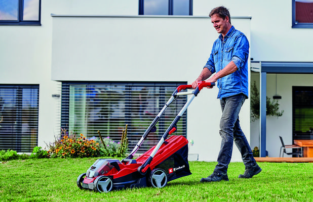 einhell-expert-cordless-lawn-mower-3413226-example_usage-101