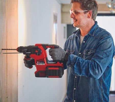 einhell-professional-cordless-rotary-hammer-4513950-example_usage-101
