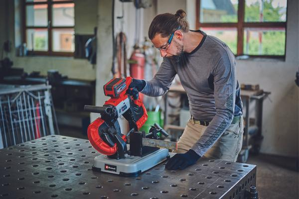 einhell-expert-cordless-band-saw-4504215-example_usage-001