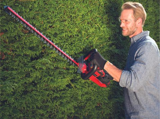 einhell-expert-cordless-hedge-trimmer-3410930-example_usage-001