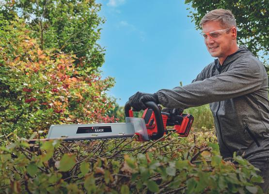 einhell-expert-cordless-hedge-trimmer-3410965-example_usage-103