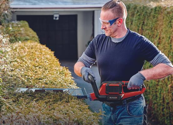 einhell-expert-cordless-hedge-trimmer-3410960-example_usage-103
