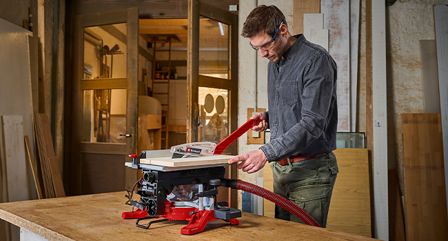 Quick-and-easy-to-use-circular-saw
