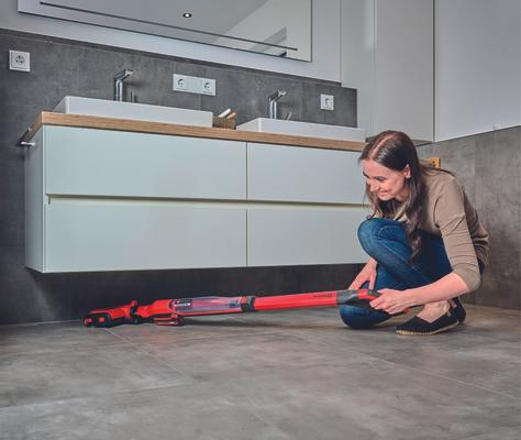 einhell-expert-cordless-hard-floor-cleaner-3437110-example_usage-002