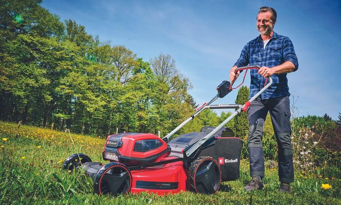 einhell-professional-cordless-lawn-mower-3413320-example_usage-001