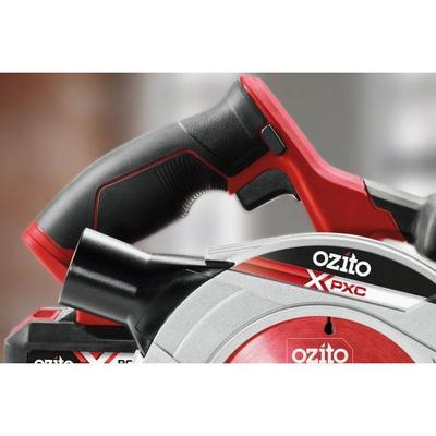 ozito-cordless-circular-saw-3000236-example_usage-104