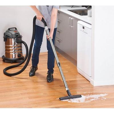 ozito-wet-dry-vacuum-cleaner-access-3000452-example_usage-101