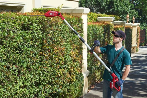 ozito-cl-telescopic-hedge-trimmer-3410823-example_usage-101