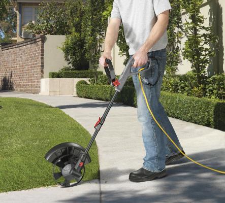 ozito-electric-lawn-trimmer-3401459-example_usage-101
