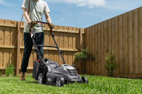 ozito-electric-lawn-mower-3000614-example_usage-101
