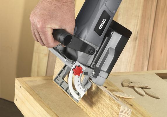 ozito-biscuit-jointer-4350606-example_usage-102