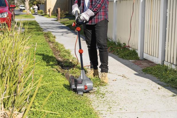 ozito-electric-lawn-edge-trimmer-3000393-example_usage-101