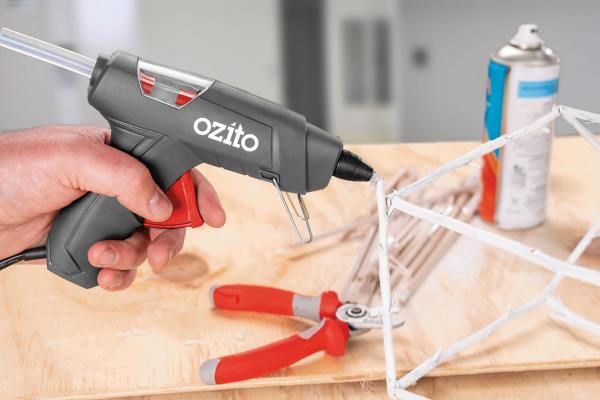 ozito-hot-glue-gun-3000467-example_usage-101
