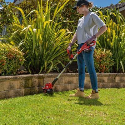 ozito-cordless-lawn-trimmer-3001028-example_usage-102