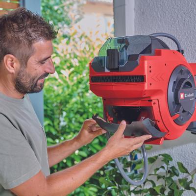 einhell-expert-cordless-hose-reel-water-4173771-example_usage-001