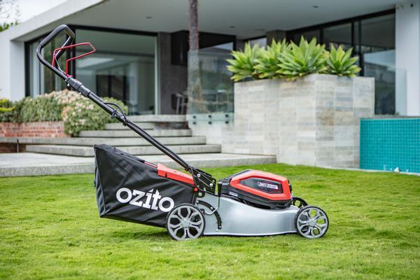 ozito-cordless-lawn-mower-3001043-detail_image-101