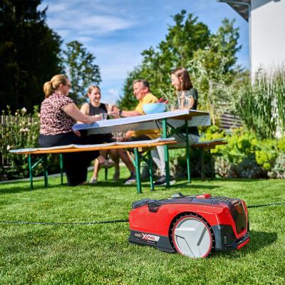 ozito-robot-lawn-mower-3001047-example_usage-106